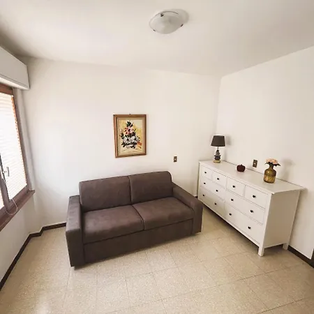 Casa Lorenzo شقة برنزوني سول جاردا